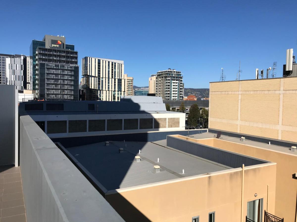 Tasha'S Apartments On Morphett Adelaide Bagian luar foto