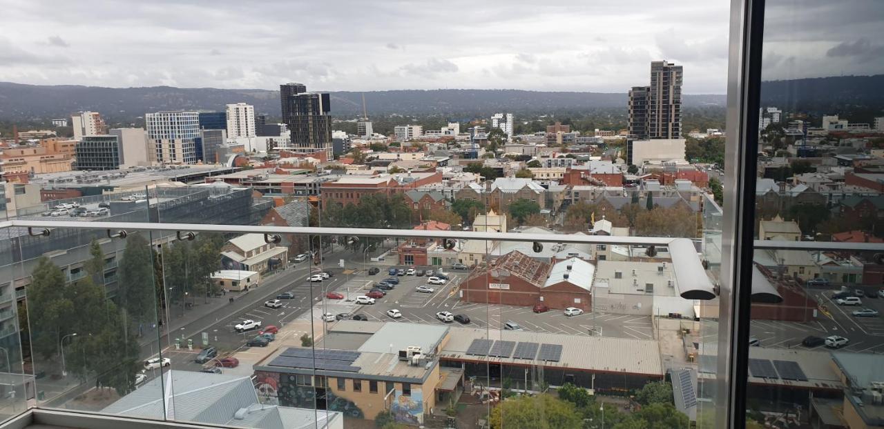 Tasha'S Apartments On Morphett Adelaide Bagian luar foto