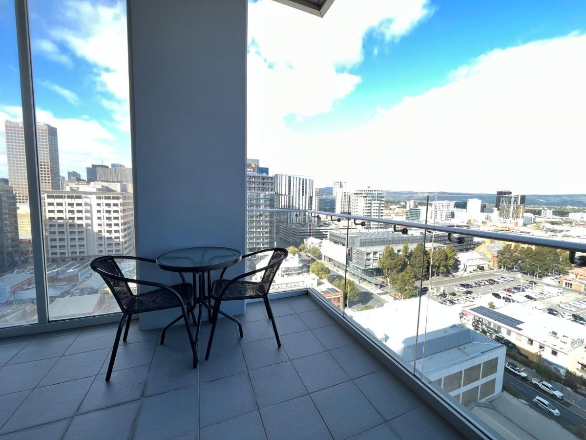 Tasha'S Apartments On Morphett Adelaide Bagian luar foto