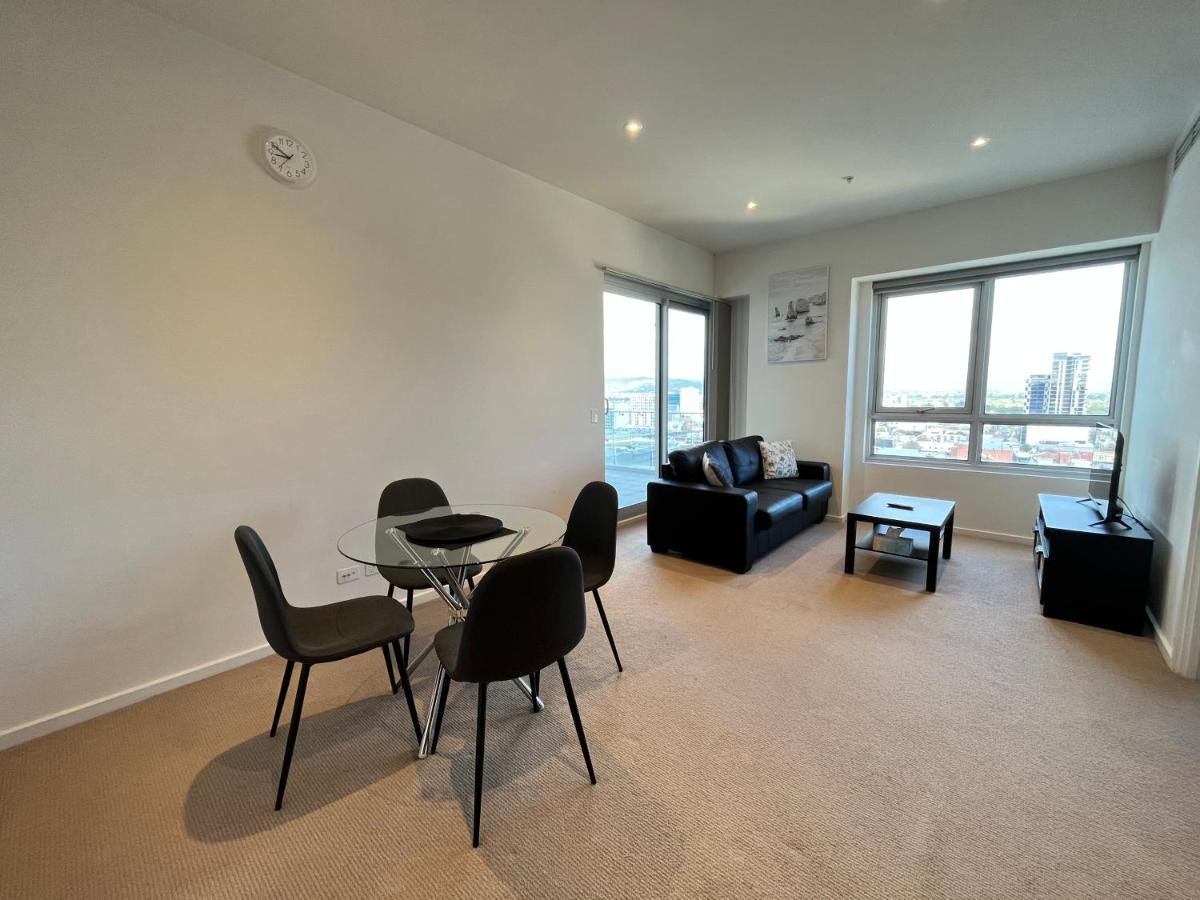 Tasha'S Apartments On Morphett Adelaide Bagian luar foto